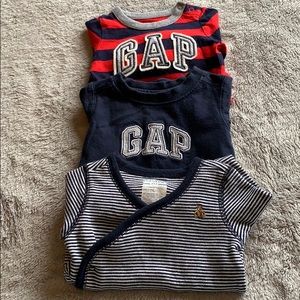 Baby Gap onesie body suits-3pk bundle